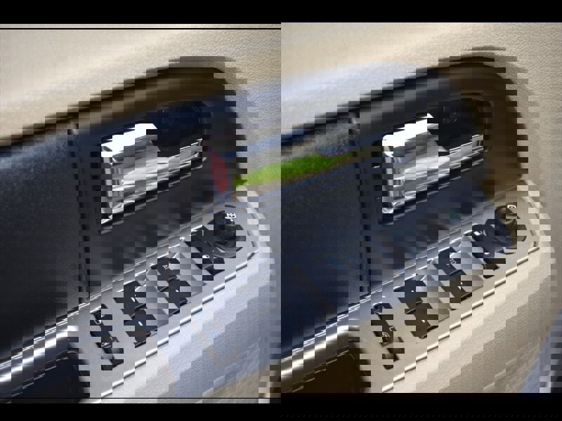 Used 2015 Ford Expedition XL image 17