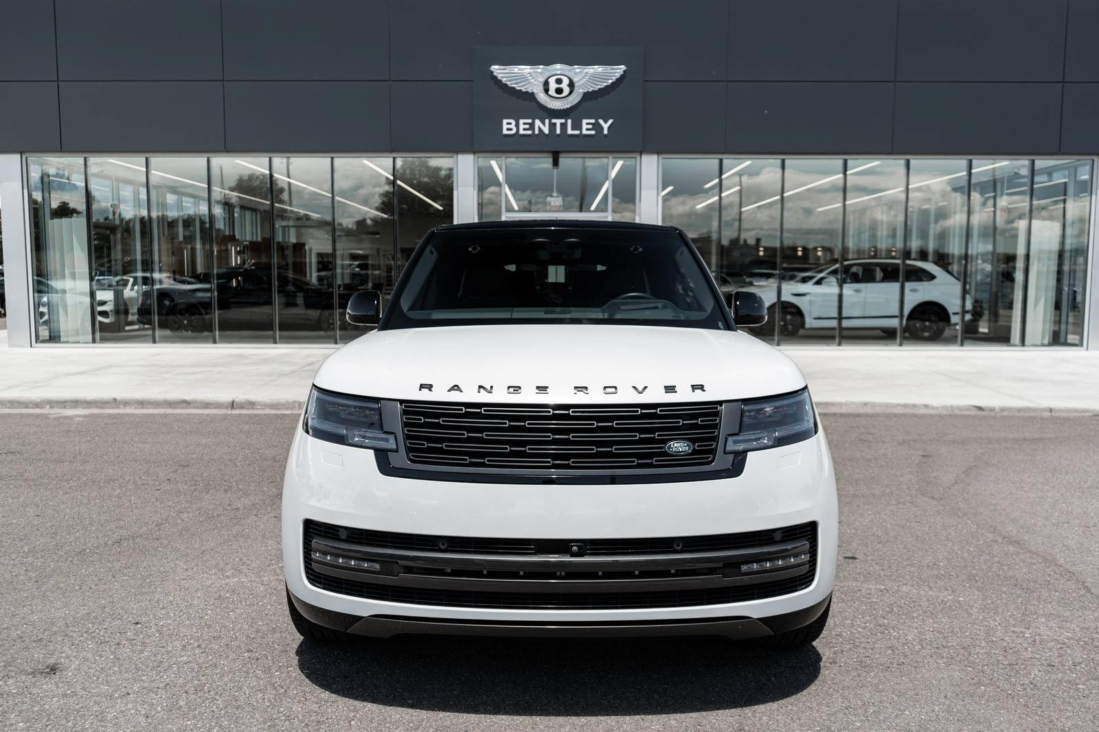 Used 2024 Land Rover Range Rover Long Wheelbase SE AWD/4WD image 19