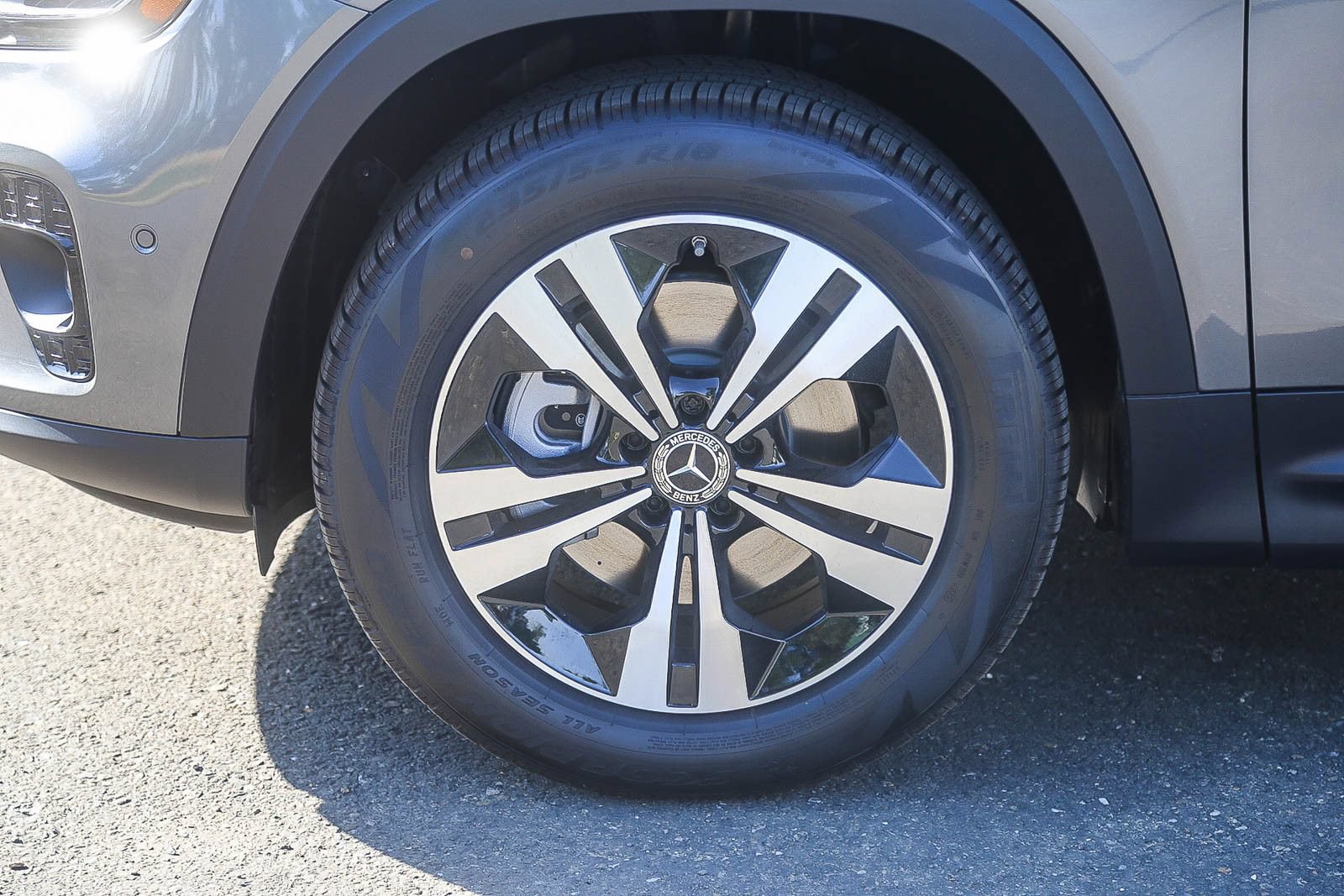 New 2026 Mercedes-Benz GLB 250 4MATIC image 9