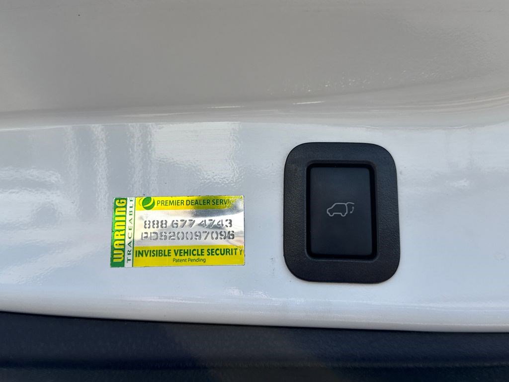 Used 2019 Toyota Highlander XLE image 17