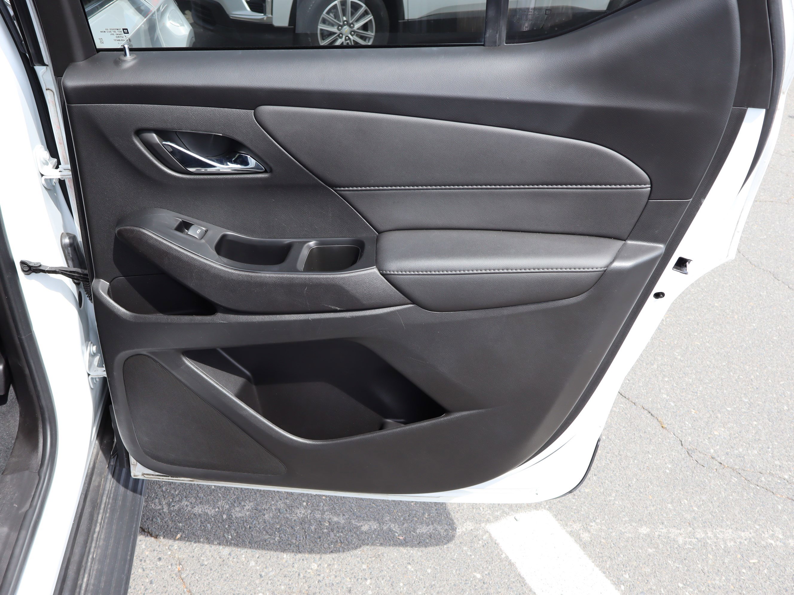 Used 2022 Chevrolet Traverse LT FWD image 37