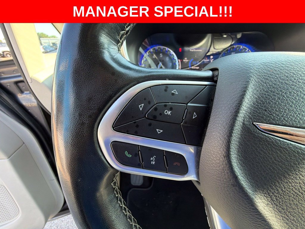 Used 2021 Chrysler Pacifica Touring-L FWD image 23