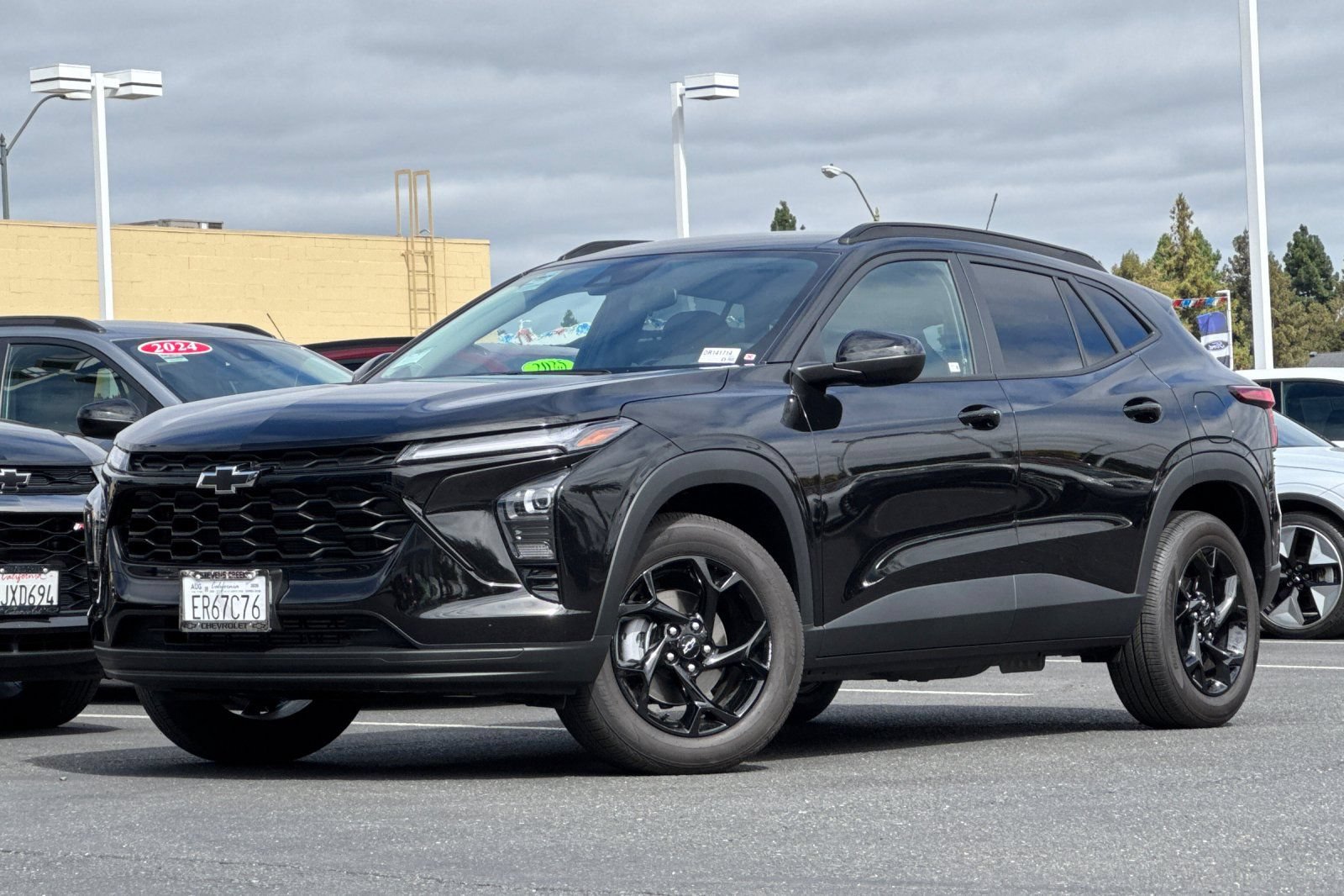 Used 2026 Chevrolet Trax LT w/ Midnight Edition FWD image 9