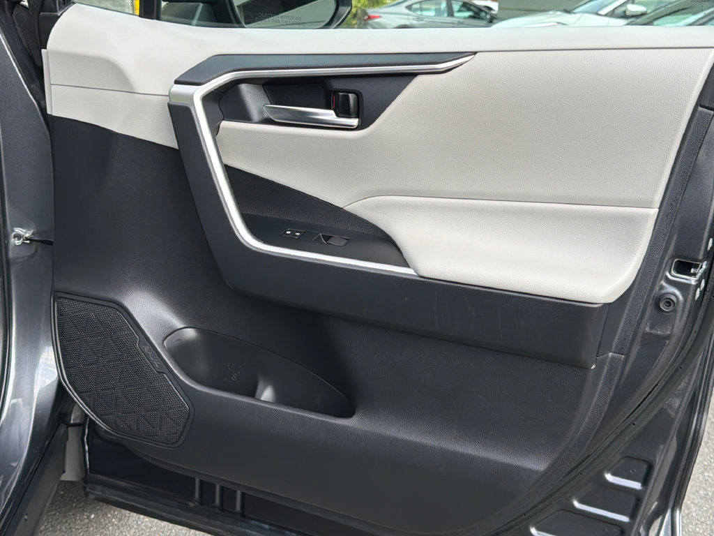Used 2020 Toyota RAV4 XLE w/ XLE Grade Weather Package AWD/4WD image 13