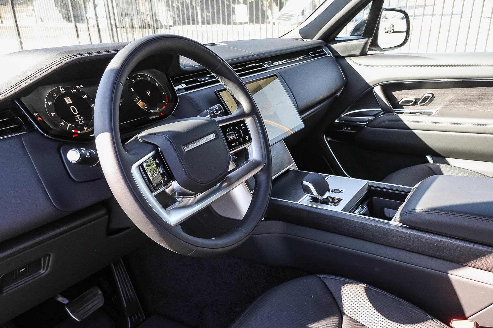 New 2026 Land Rover Range Rover Long Wheelbase SE AWD/4WD image 24