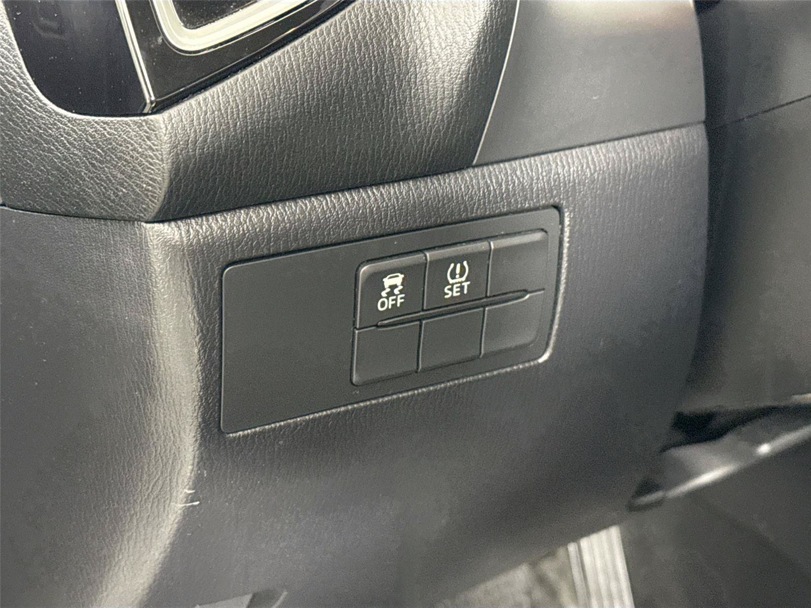 Used 2015 MAZDA MAZDA3 i Sport FWD image 14