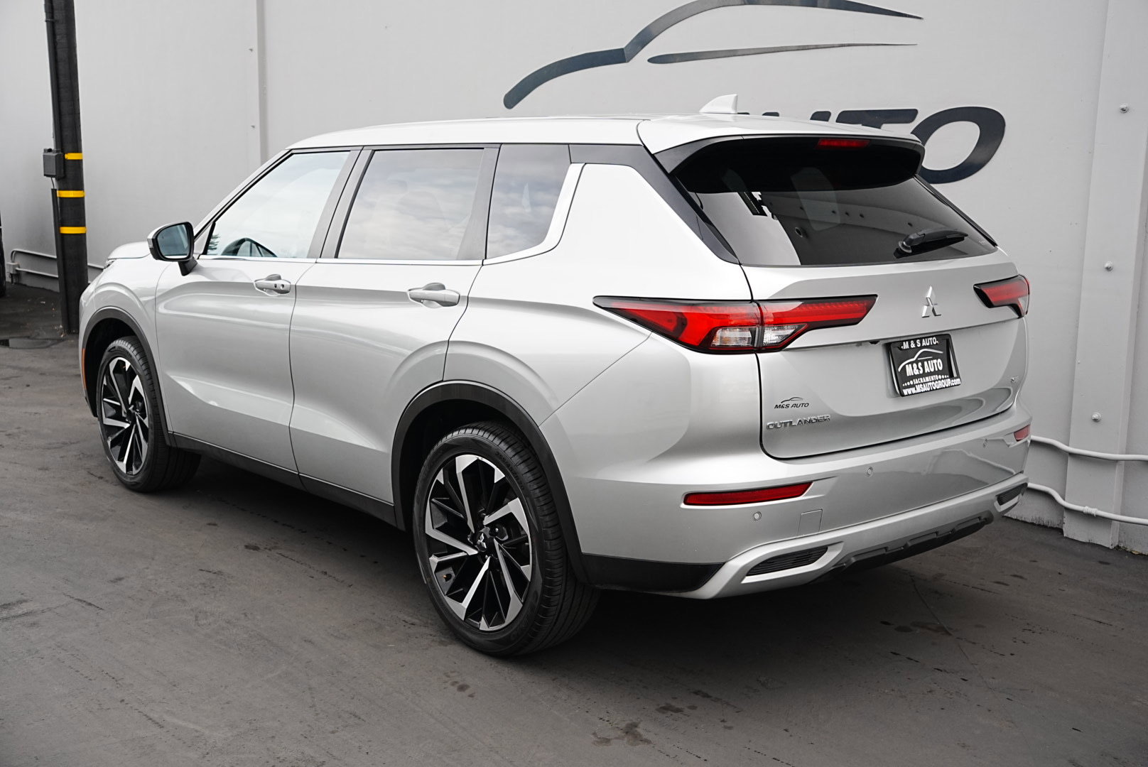 Used 2024 Mitsubishi Outlander SE image 6