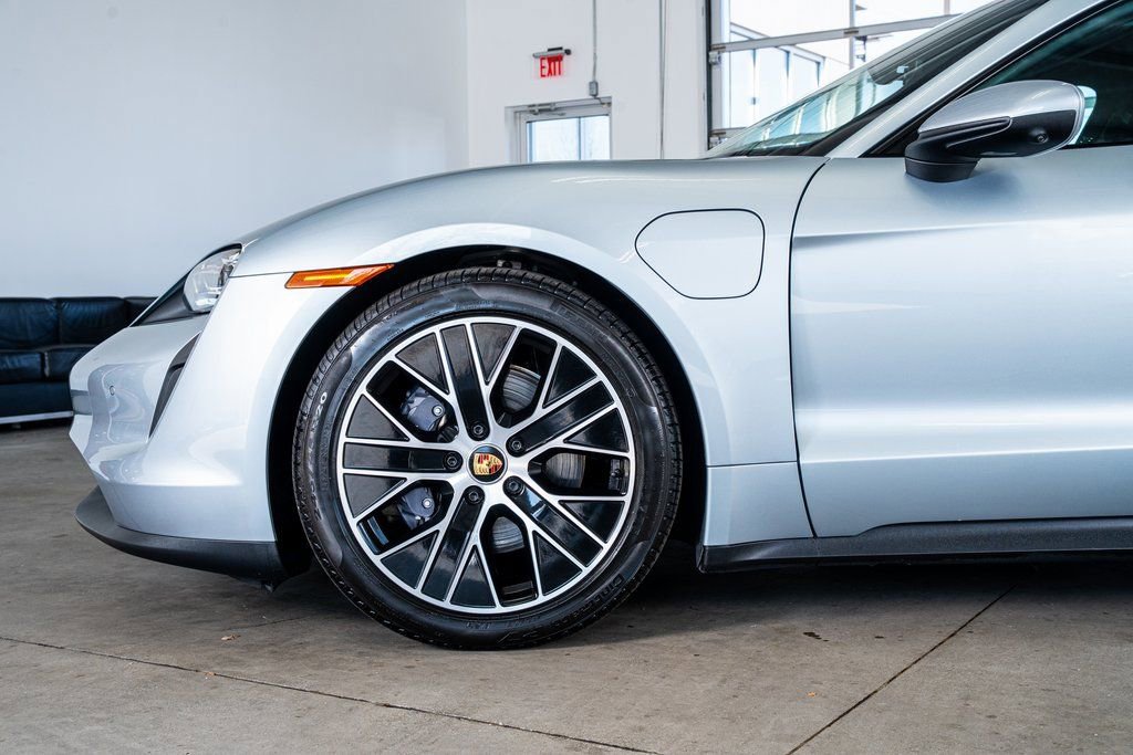 Used 2024 Porsche Taycan image 9