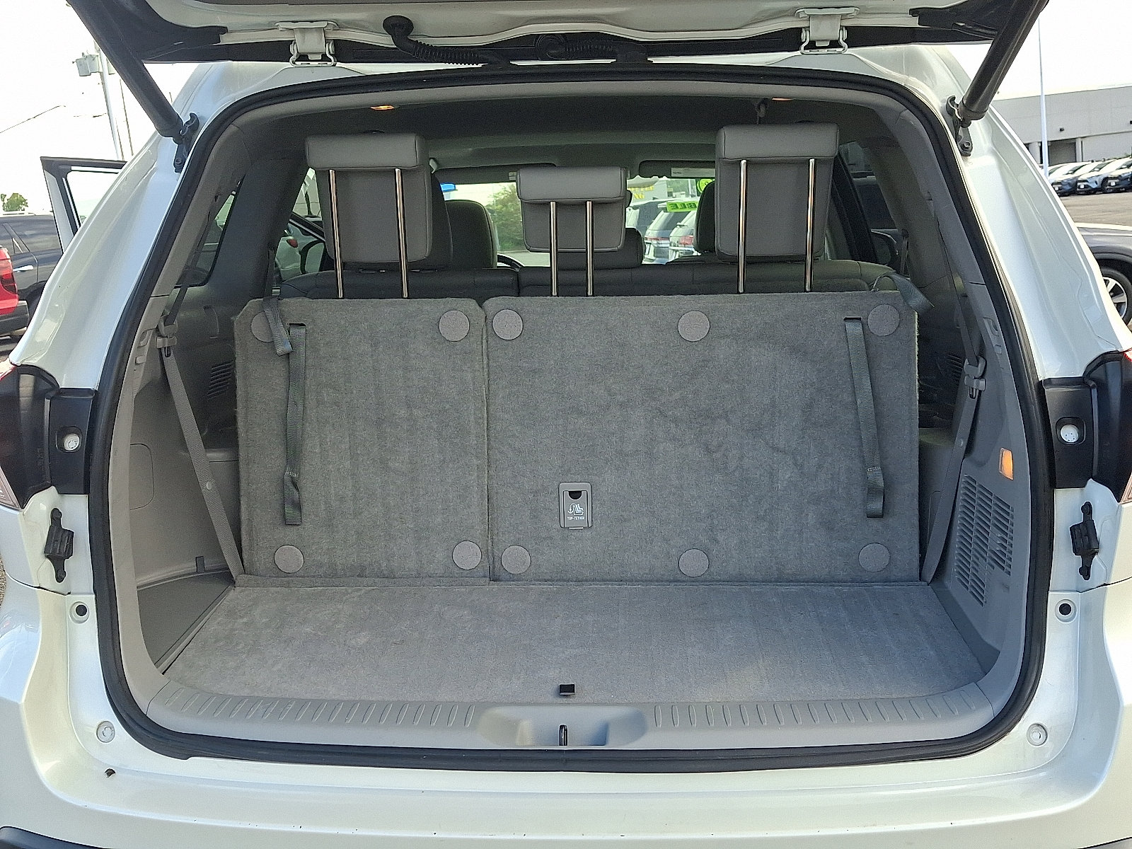 Used 2019 Toyota Highlander XLE AWD/4WD image 29