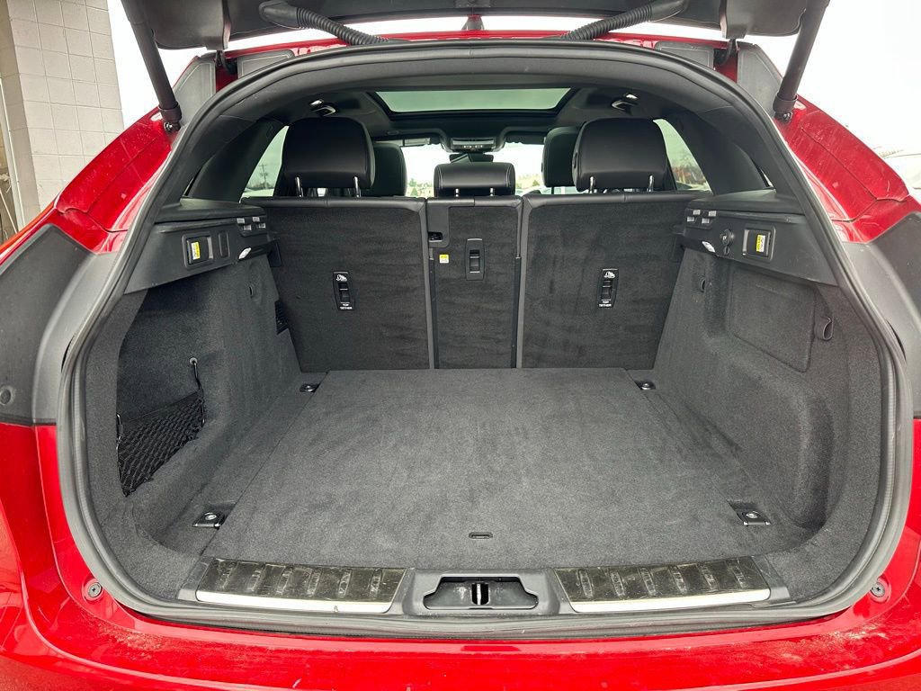 Used 2024 Jaguar F-PACE R-Dynamic S image 29