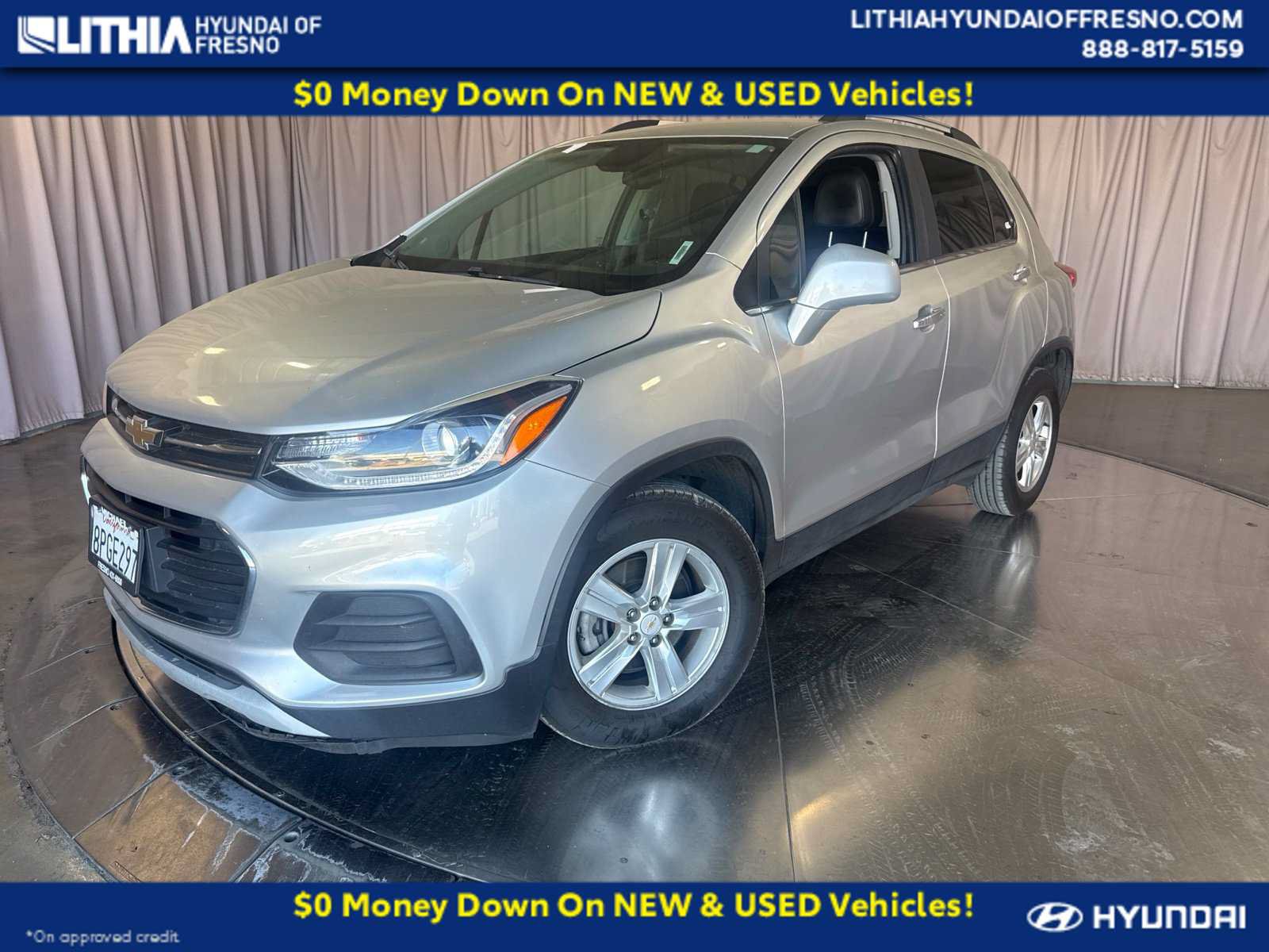 Used 2019 Chevrolet Trax LT w/ LT Convenience Package FWD image 1