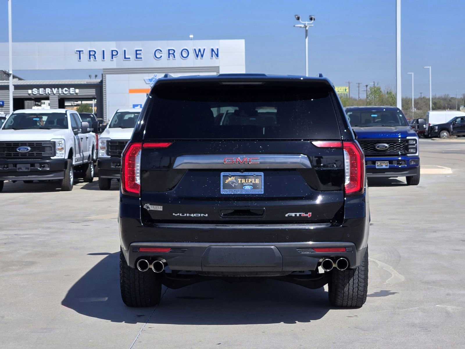 Used 2023 GMC Yukon XL AT4 w/ Technology Package image 8