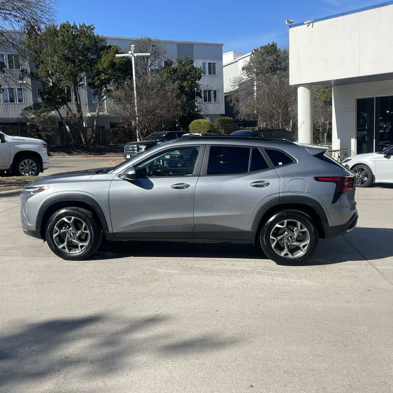 Used 2025 Chevrolet Trax LT image 3