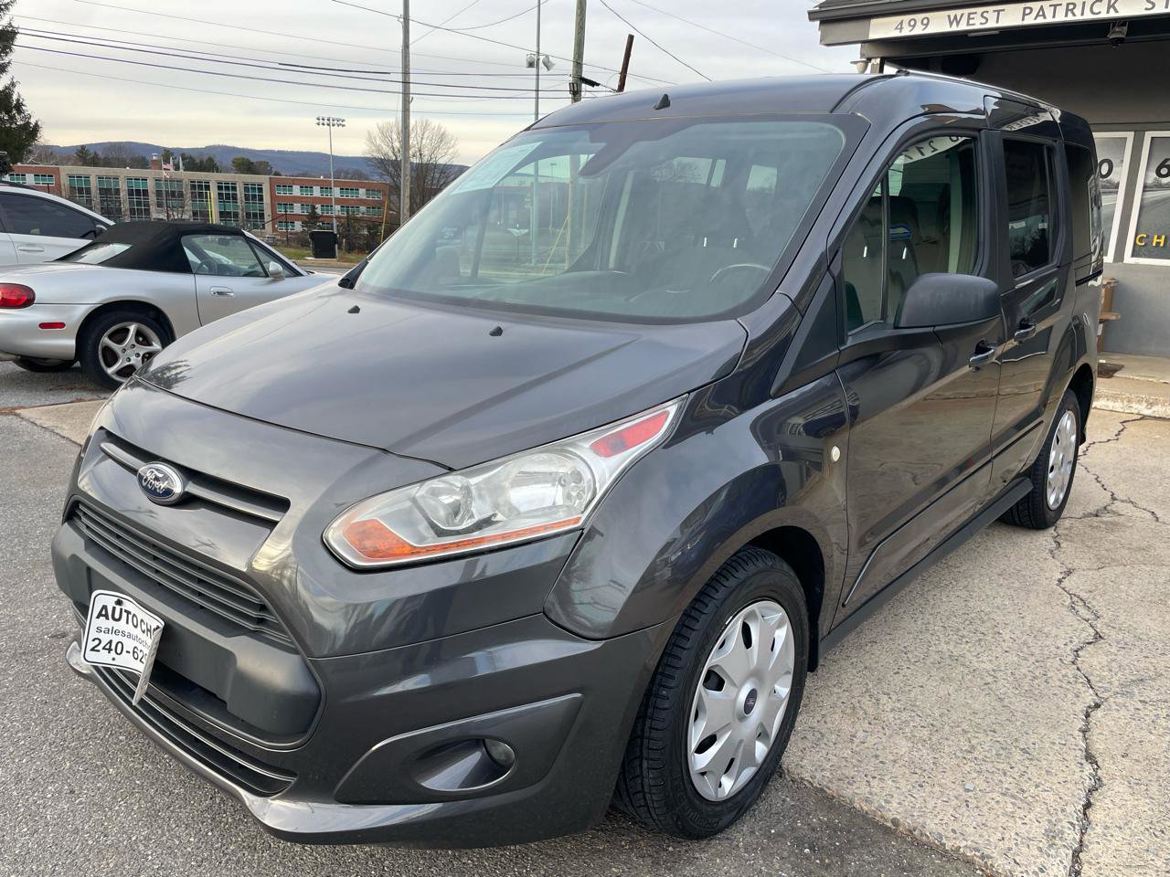 Used 2016 Ford Transit Connect XLT image 2