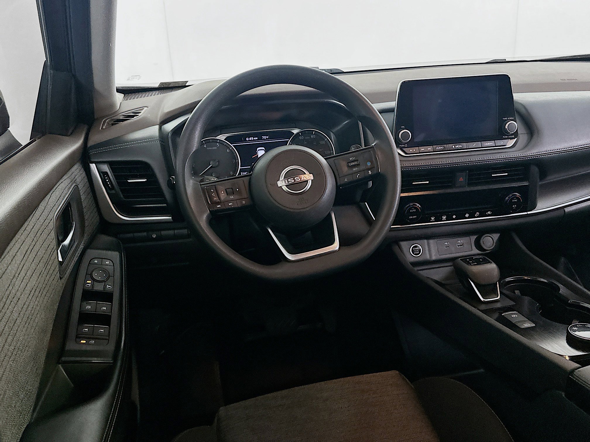 Used 2023 Nissan Rogue SV image 18