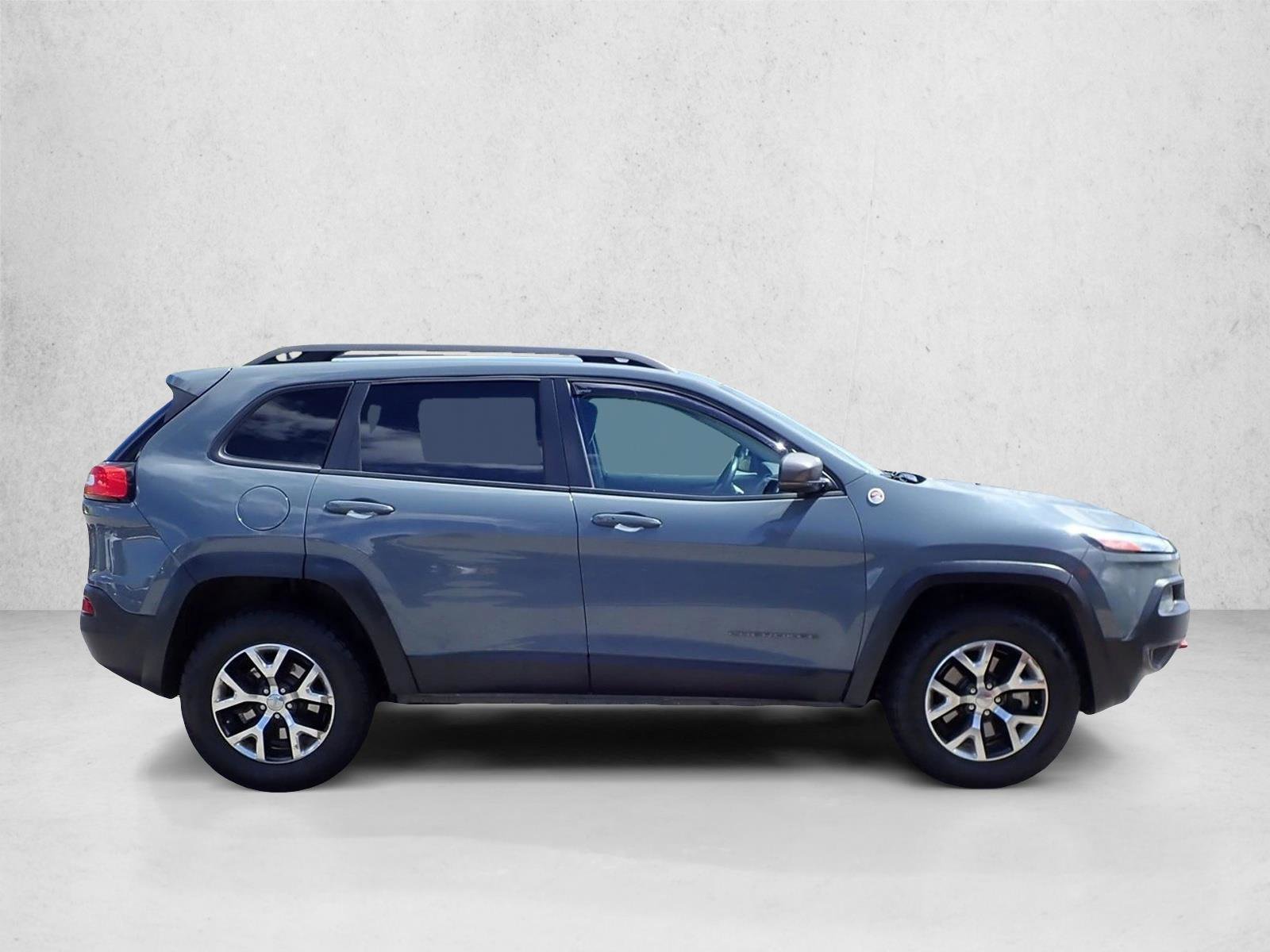 Used 2014 Jeep Cherokee Trailhawk w/ Technology Group AWD/4WD image 5
