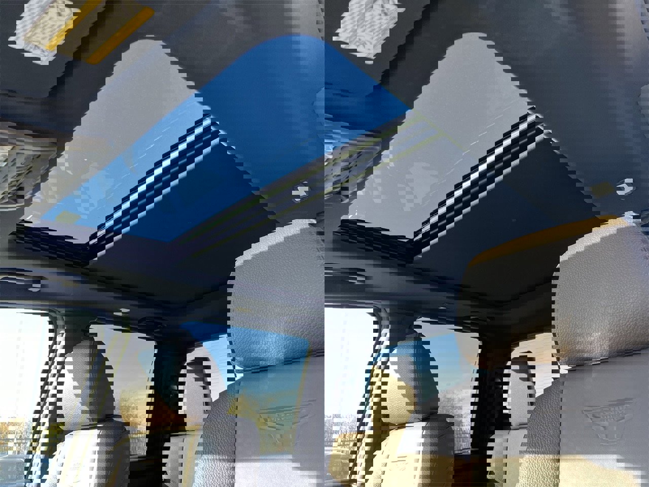 Certified 2024 Nissan Titan Platinum Reserve w/ Moonroof Package image 11