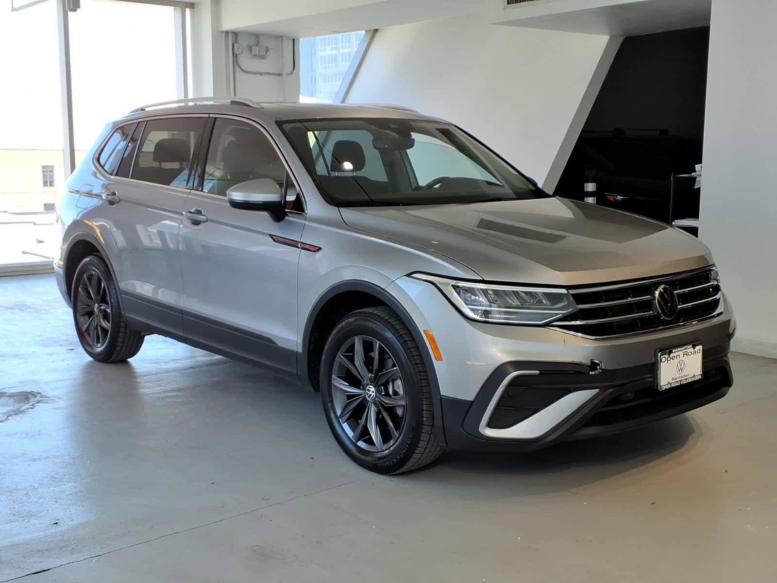 Certified 2023 Volkswagen Tiguan SE w/ Panoramic Sunroof Package AWD/4WD image 3