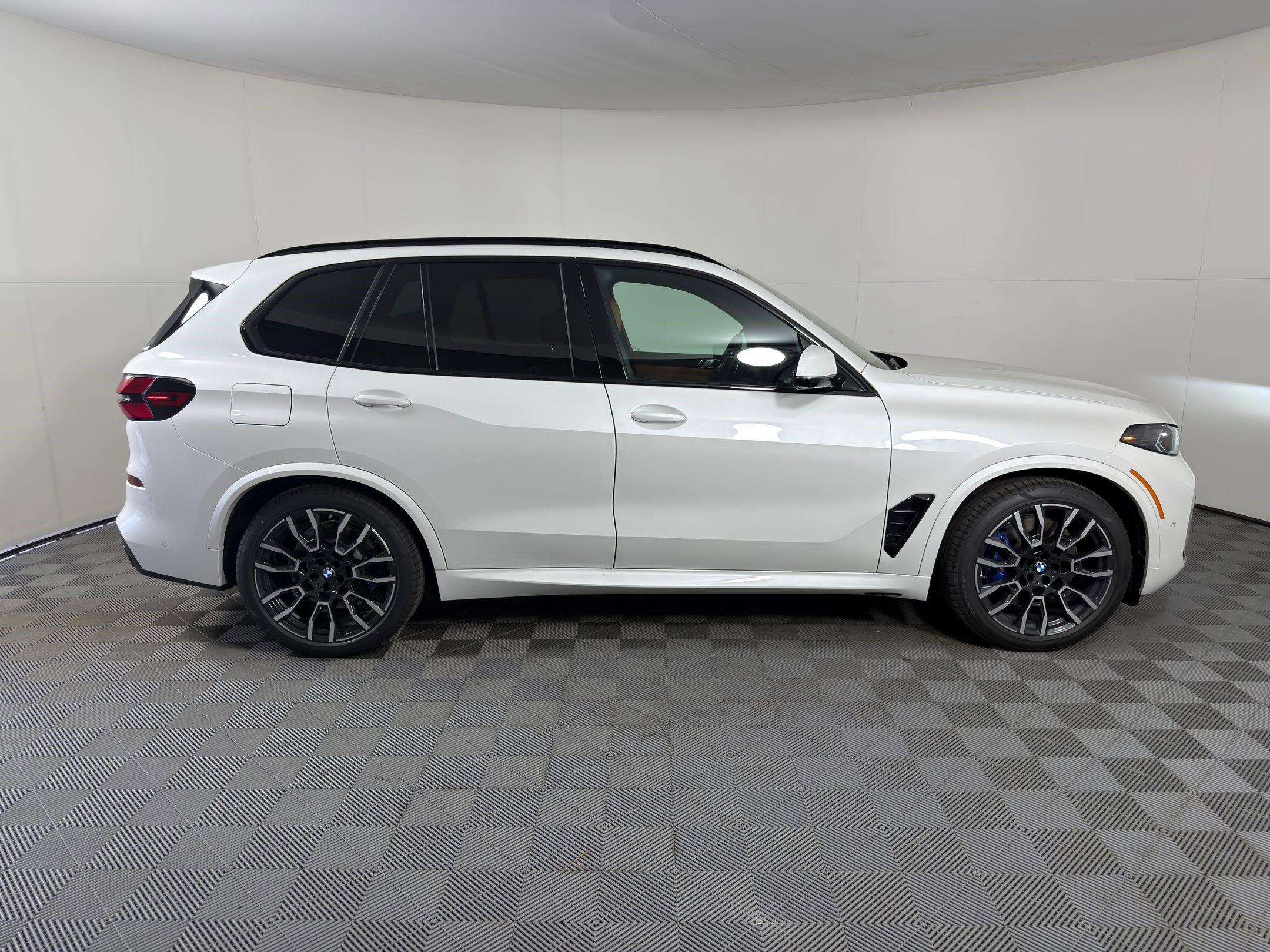 New 2026 BMW X5 xDrive50e w/ Executive Package image 8