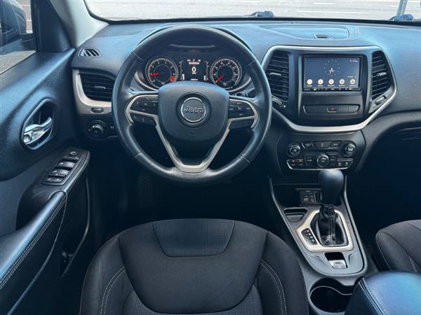 Used 2015 Jeep Cherokee Latitude w/ Cold Weather Group FWD image 10