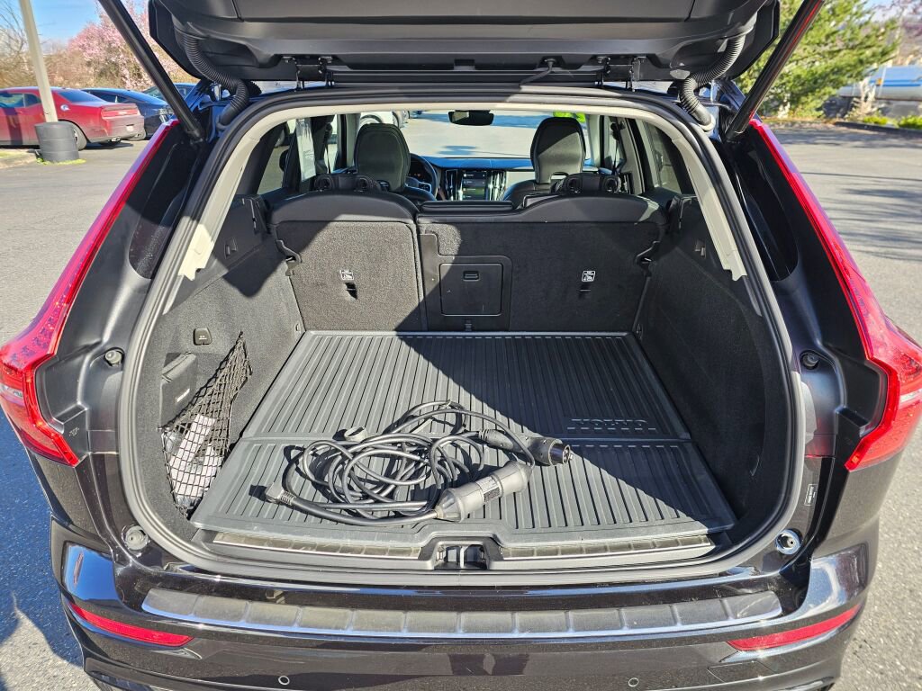 Used 2024 Volvo XC60 T8 Plus w/ Protection Package Premier image 18