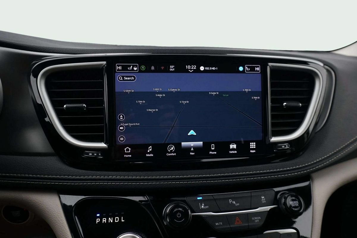 Used 2024 Chrysler Pacifica Limited FWD image 31