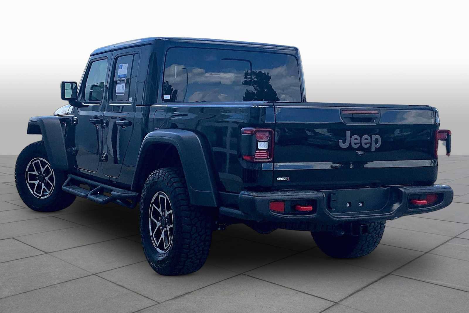 Used 2025 Jeep Gladiator Rubicon w/ Convenience Group AWD/4WD image 12