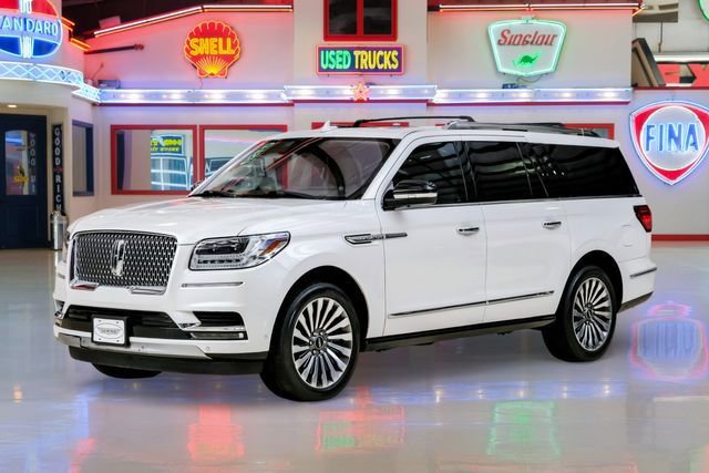 Used 2018 Lincoln Navigator L Reserve w/ Technology Package AWD/4WD image 2