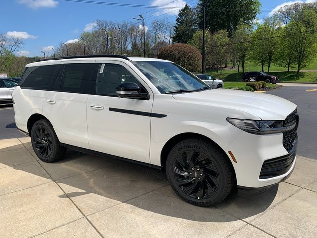 New 2026 Lincoln Navigator Reserve w/ Jet Appearance Package AWD/4WD image 14