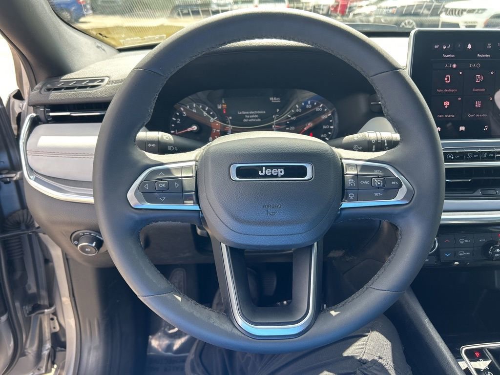 Used 2023 Jeep Compass Limited image 15