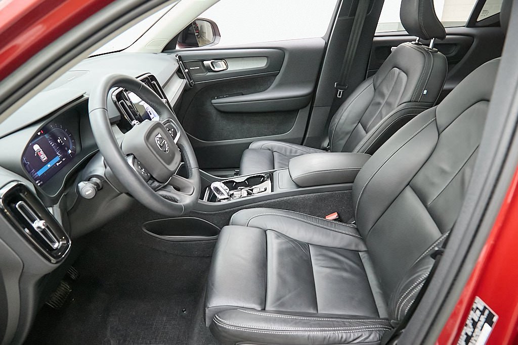 Certified 2023 Volvo XC40 B5 Plus w/ Driver Assist Package image 14