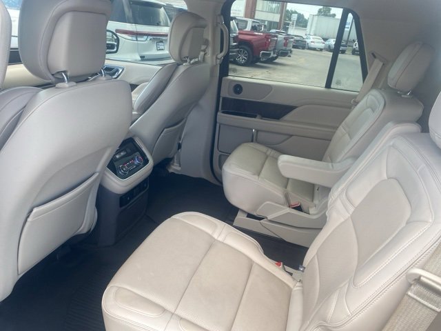 Used 2018 Lincoln Navigator Select w/ Technology Package image 11