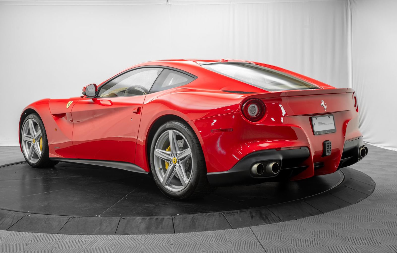 Used 2016 Ferrari F12 Berlinetta RWD image 5