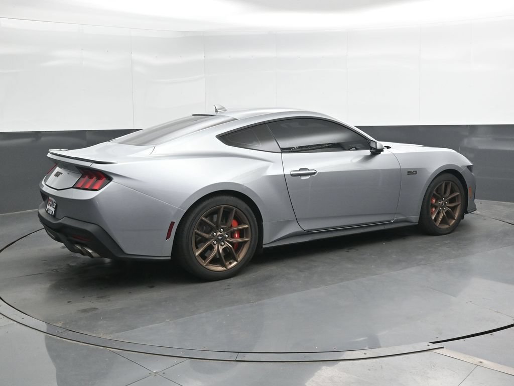 Used 2025 Ford Mustang GT Premium RWD image 2