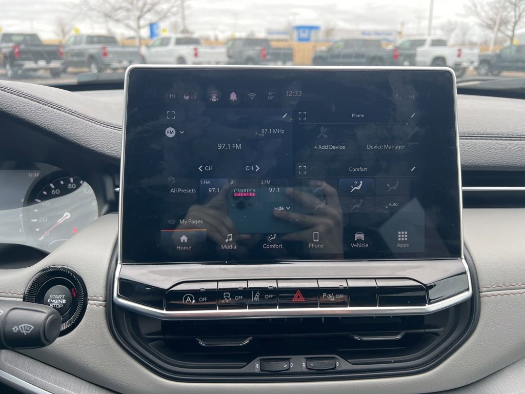 Used 2025 Jeep Compass Limited image 18