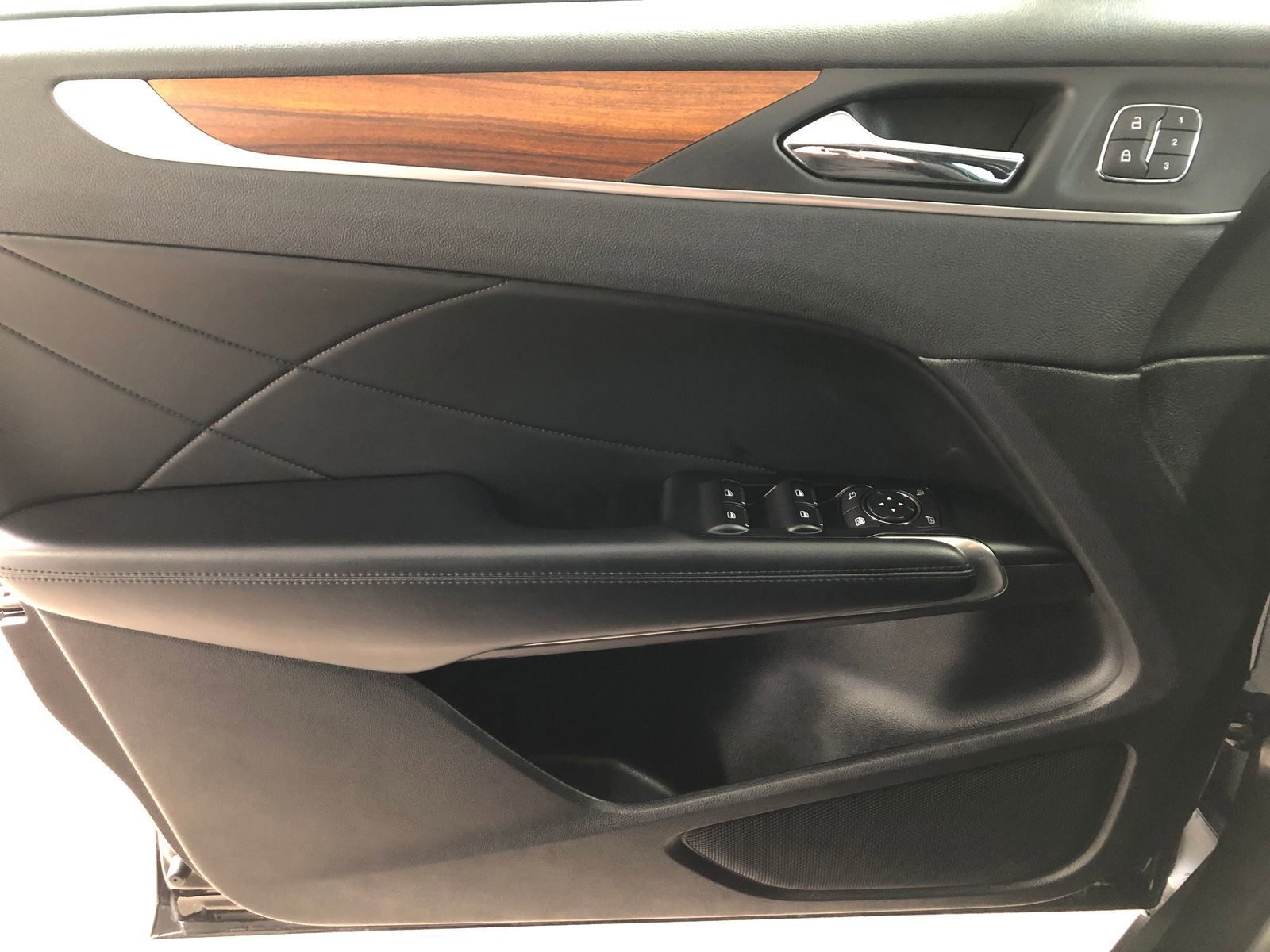 Used 2019 Lincoln MKC Reserve w/ MKC Climate Package image 34