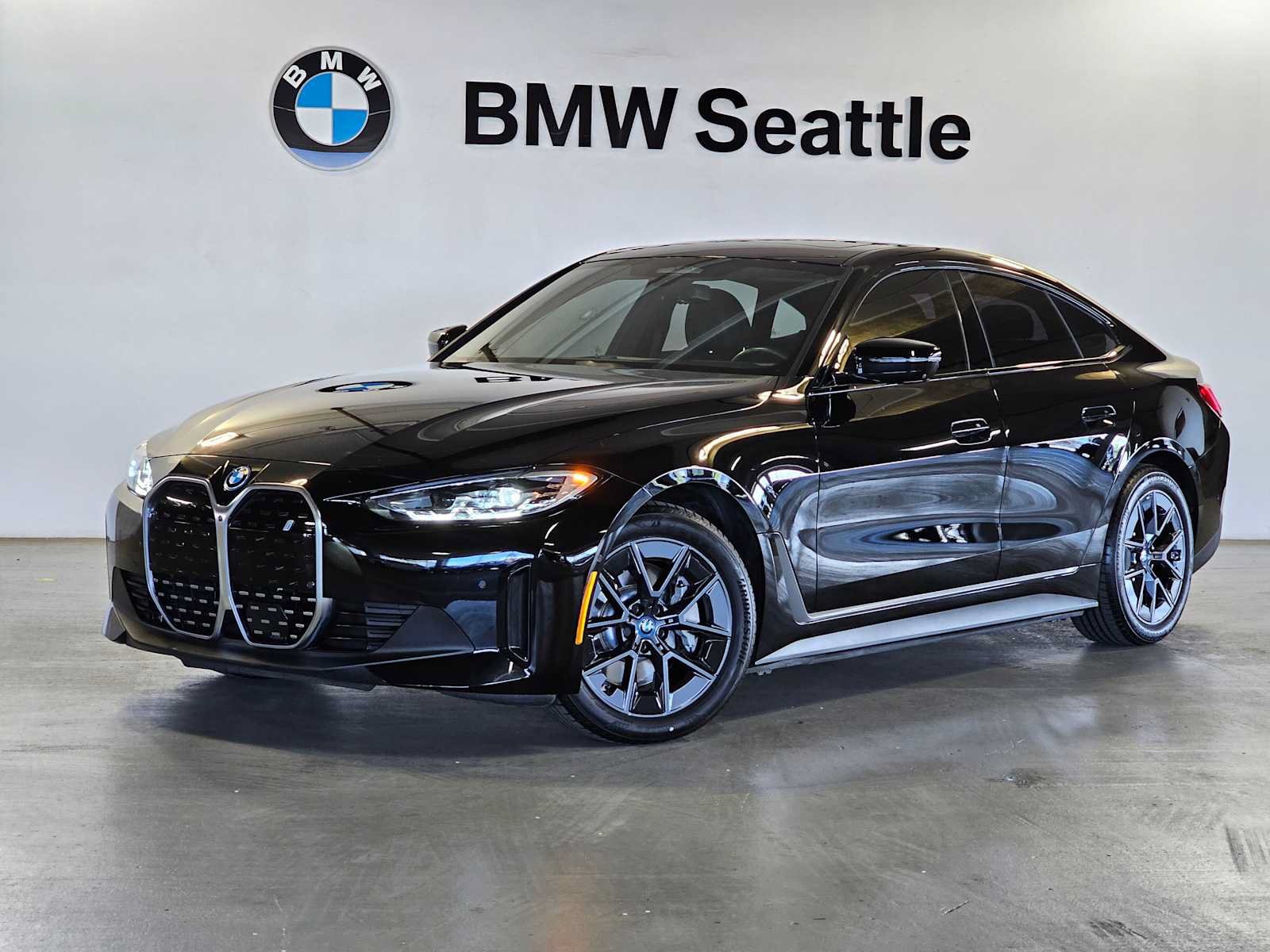 Certified 2023 BMW i4 eDrive35 RWD image 1