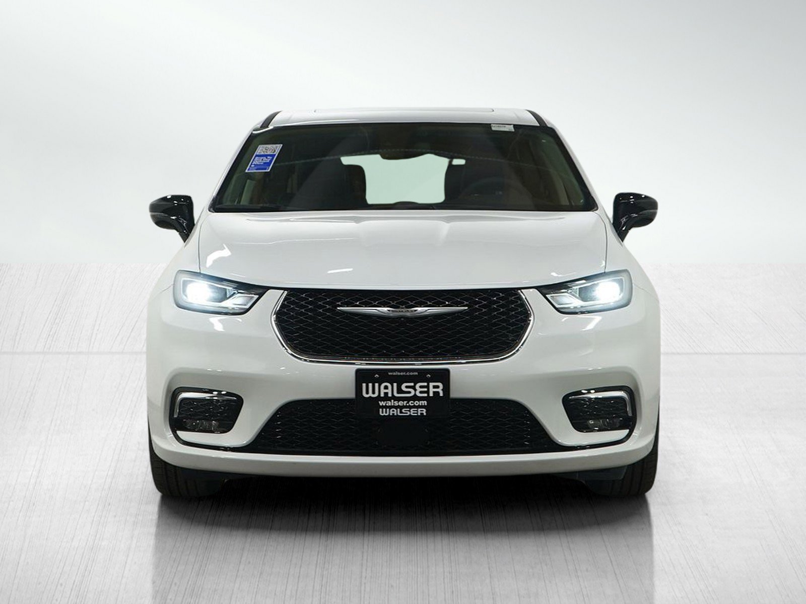 Used 2024 Chrysler Pacifica Limited image 9