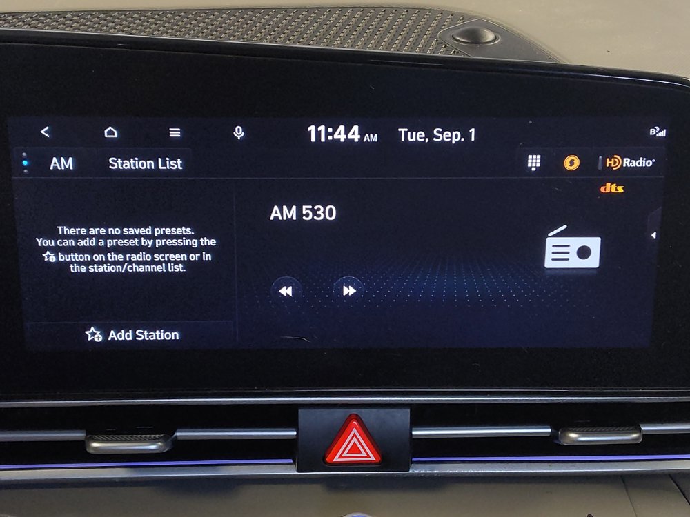 Used 2024 Hyundai Elantra Blue FWD image 25