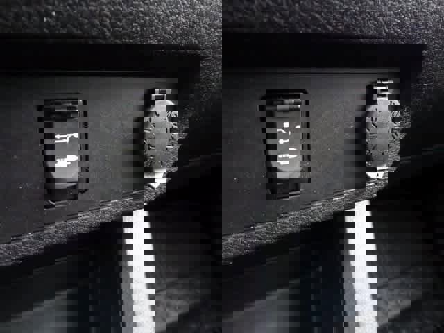 Used 2016 Toyota Tacoma SR5 w/ SR5 Appearance Package (SN) image 17