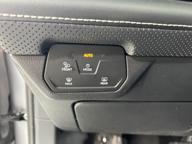 Used 2025 Volkswagen Atlas SE image 15