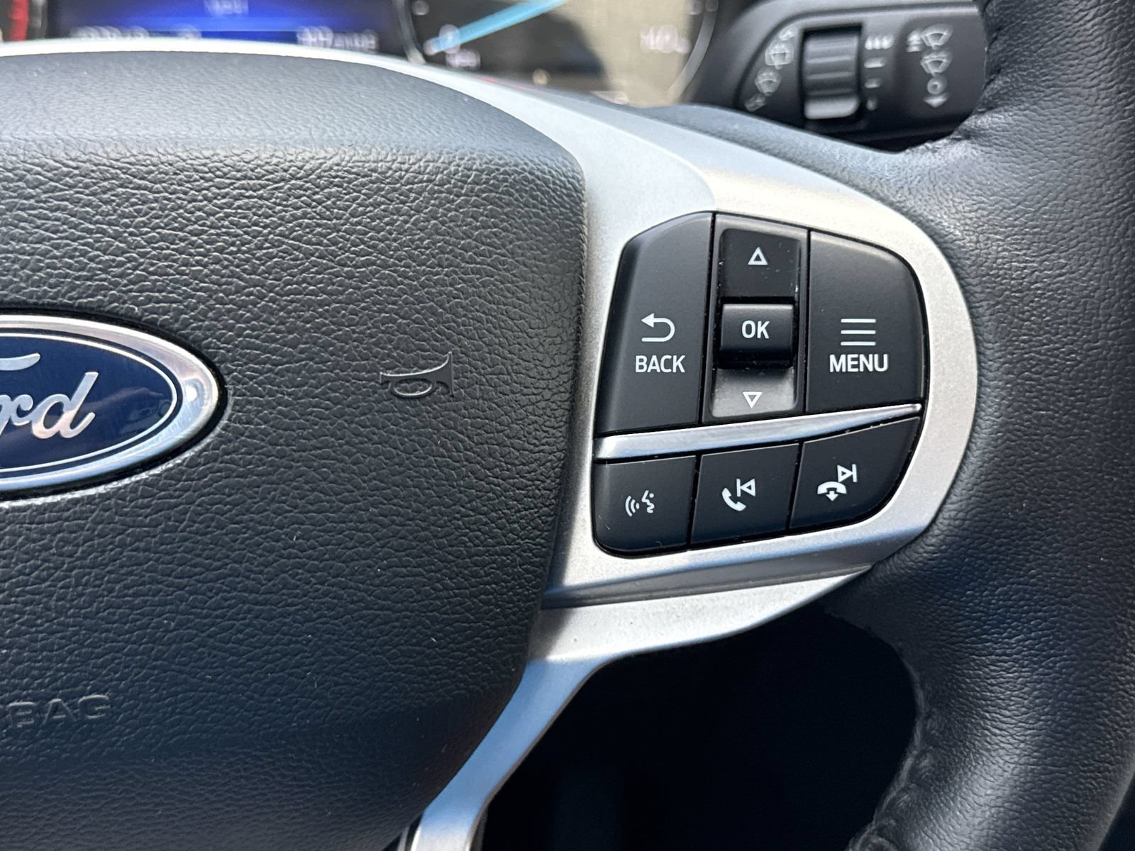 Used 2024 Ford Explorer XLT w/ Equipment Group 202A RWD image 17