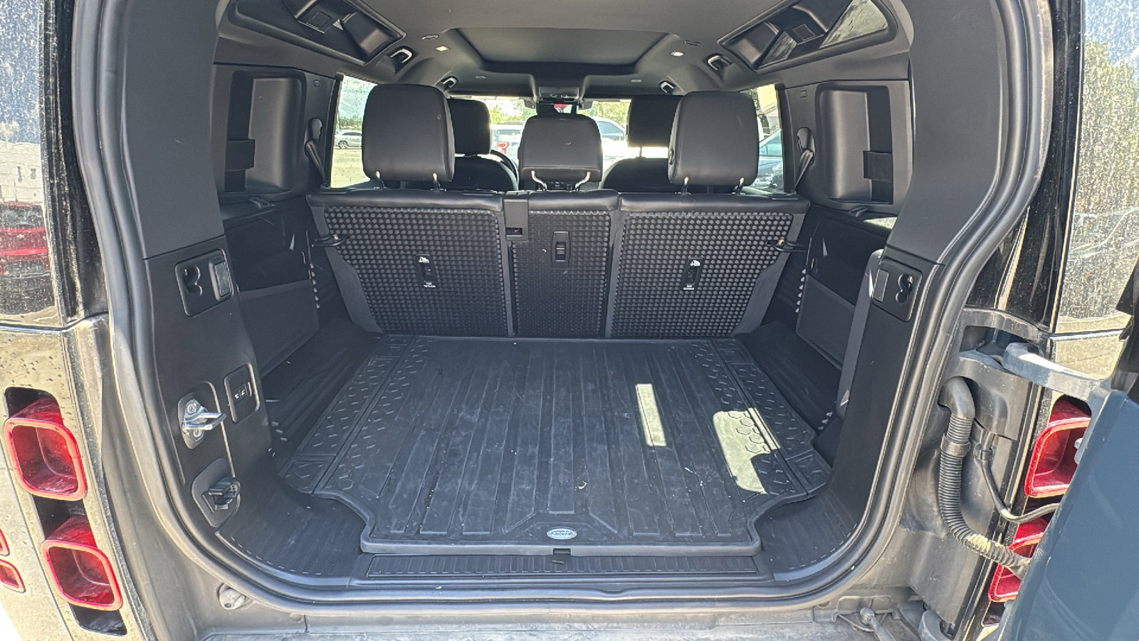 Used 2021 Land Rover Defender 110 S image 24