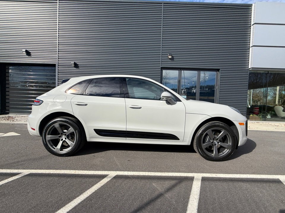 New 2026 Porsche Macan image 8