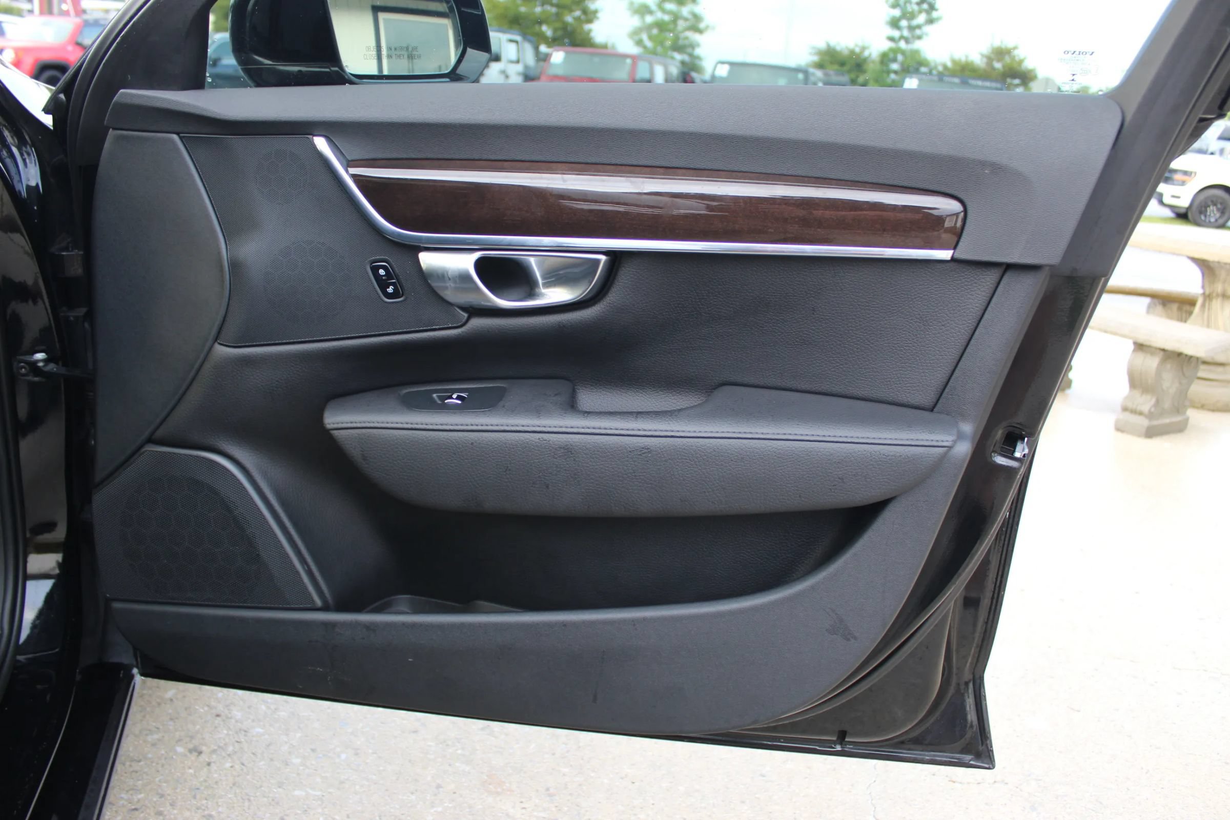 Used 2018 Volvo S90 T6 Momentum w/ Convenience Package AWD/4WD image 25