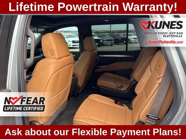 Used 2025 Cadillac Escalade Premium Luxury AWD/4WD image 34