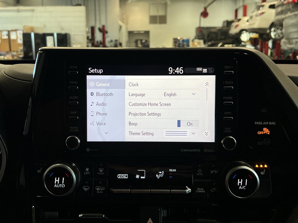 Used 2020 Toyota Highlander XLE image 24