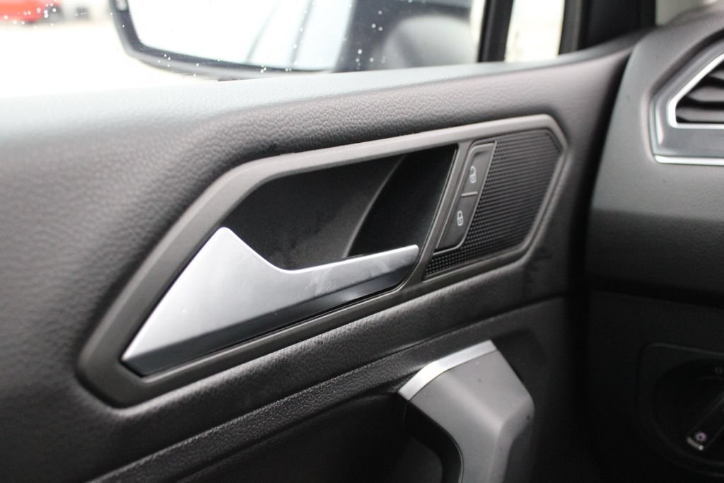 Used 2020 Volkswagen Tiguan SE AWD/4WD image 6
