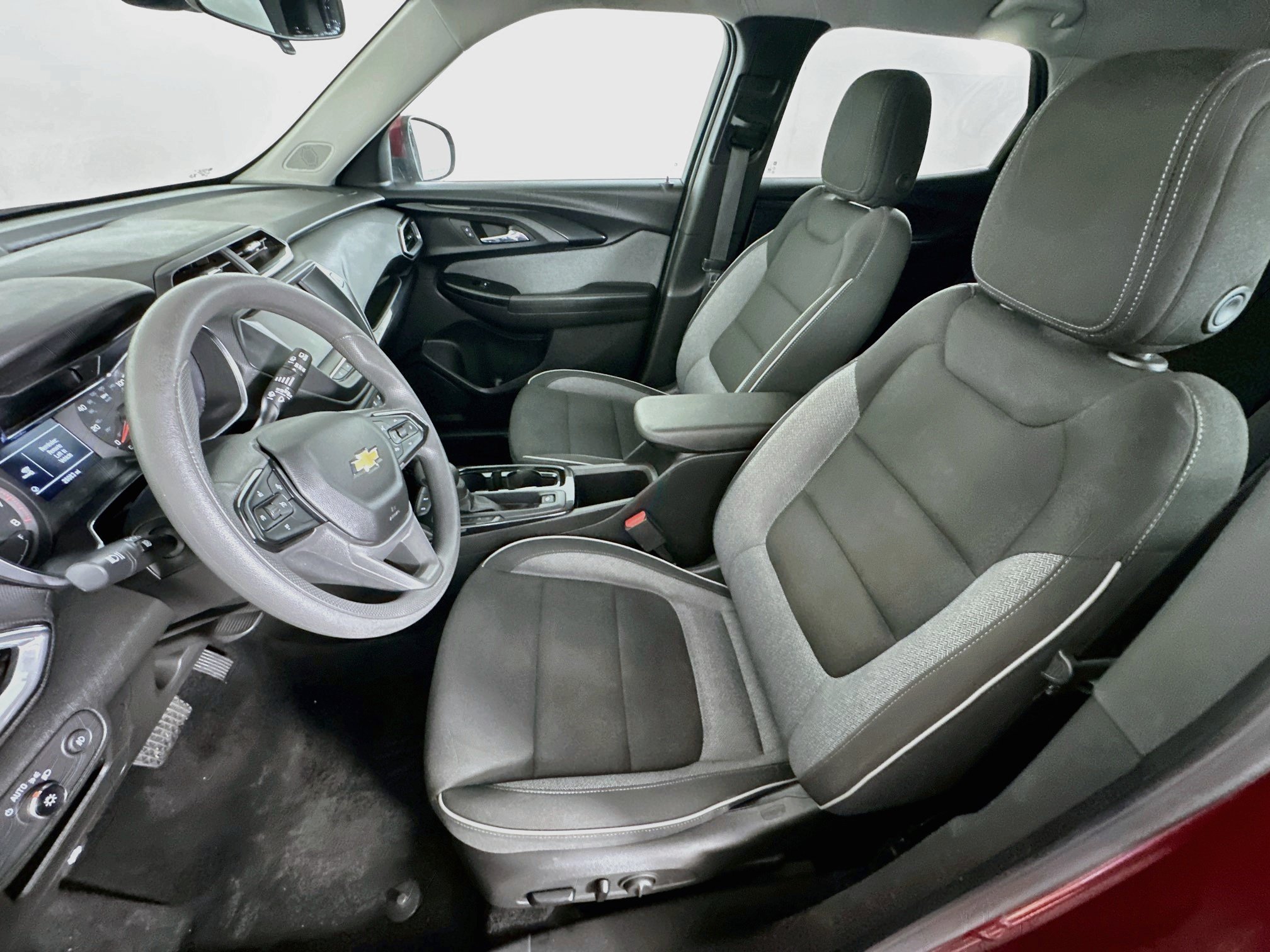Used 2023 Chevrolet TrailBlazer LT FWD image 13