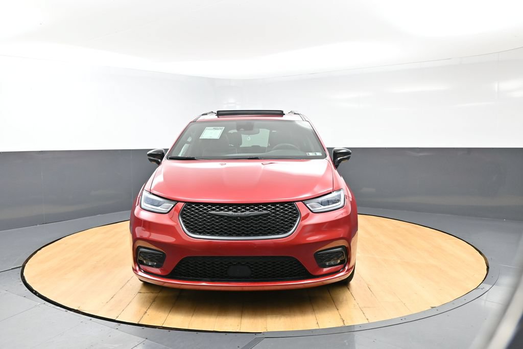 Used 2025 Chrysler Pacifica Limited FWD image 3